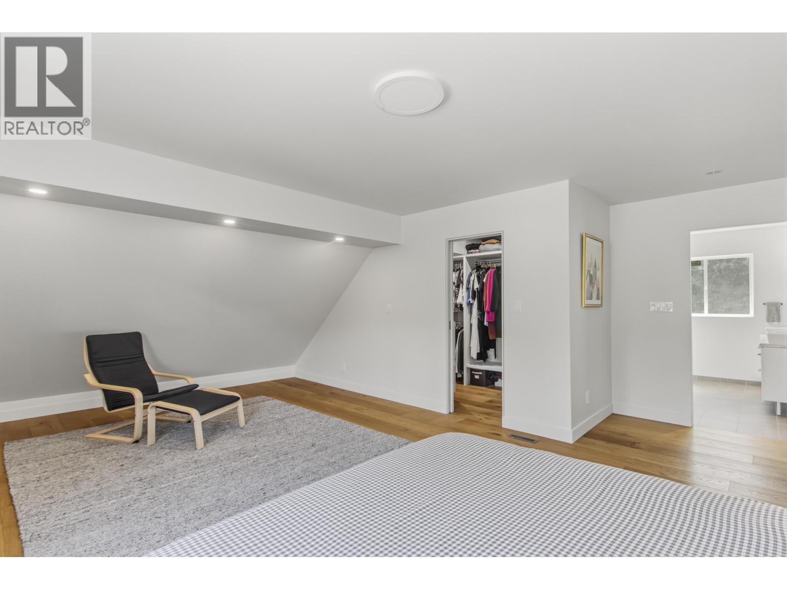 1007 JAY CRESCENT, Squamish