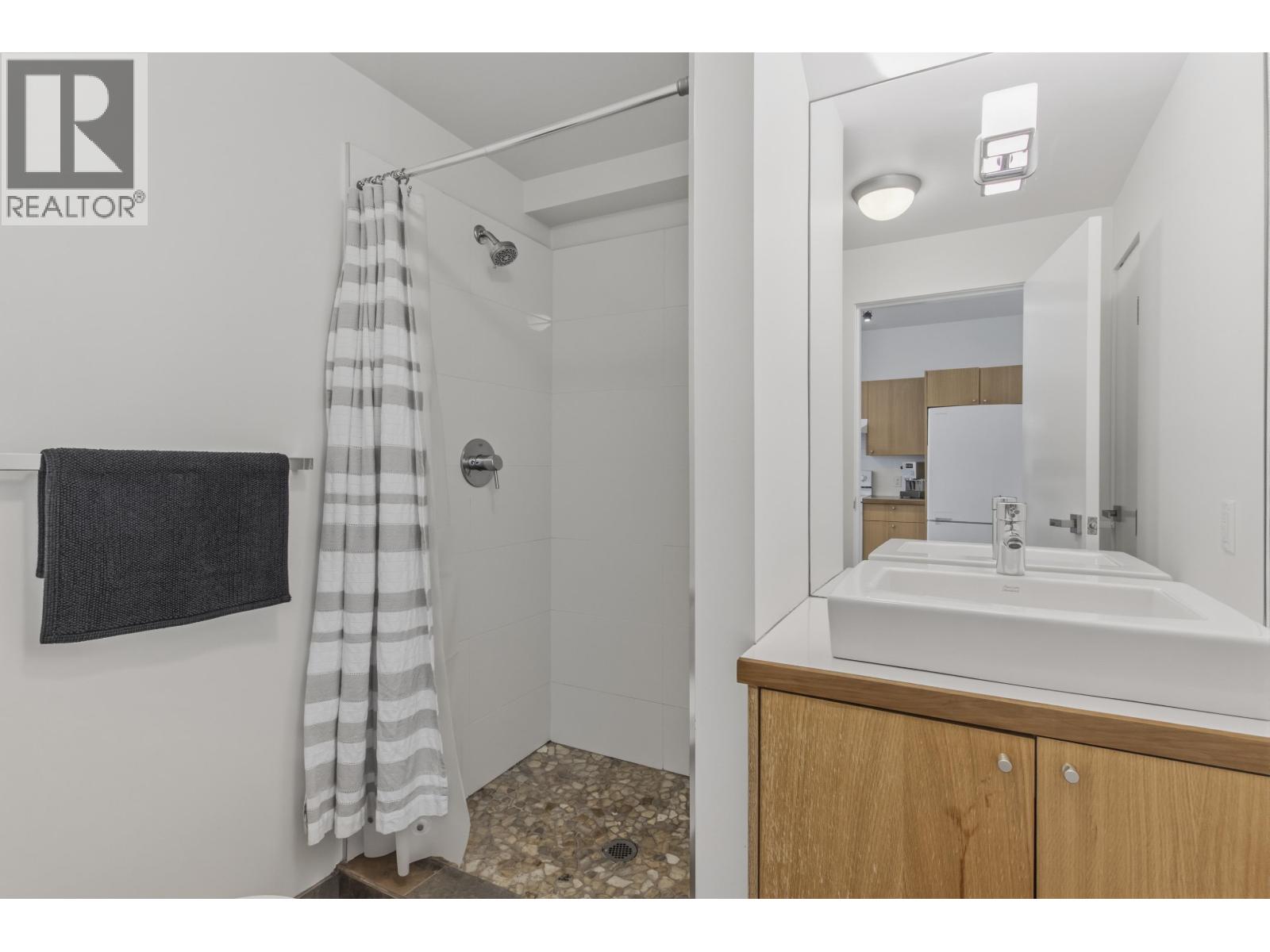 1007 JAY CRESCENT, Squamish
