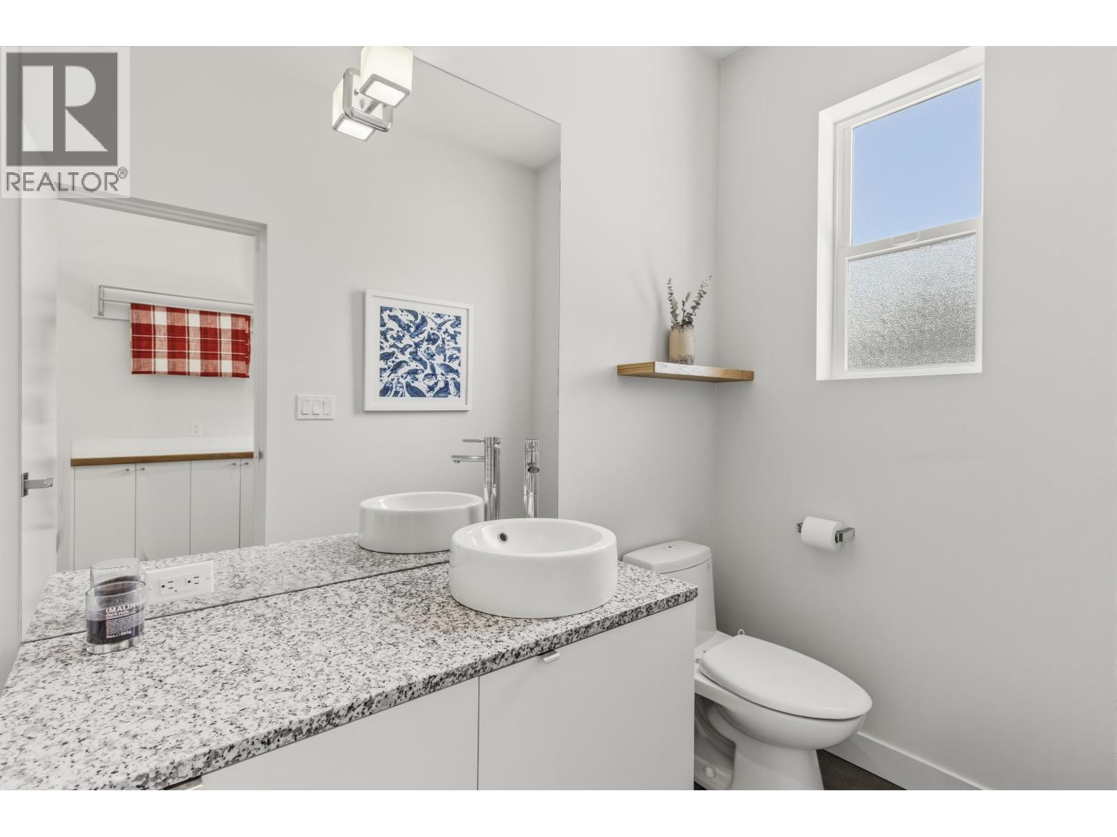 1007 JAY CRESCENT, Squamish
