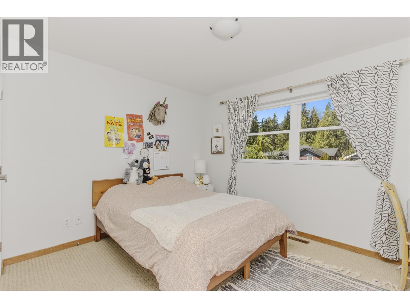 1007 JAY CRESCENT, Squamish