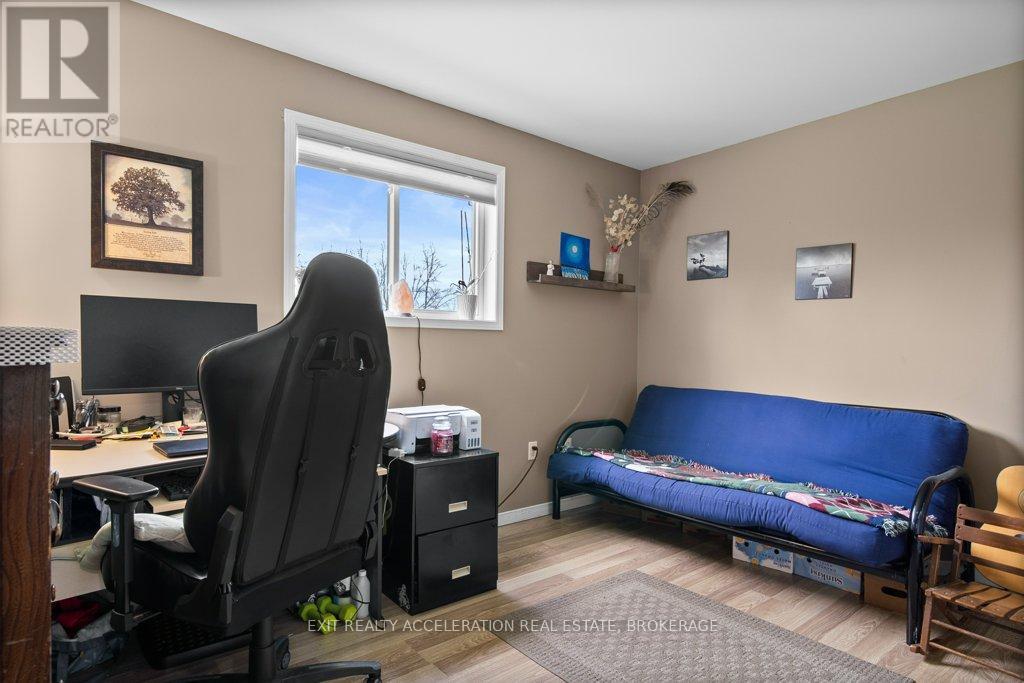 1189 LAZIER ROAD — photo 16