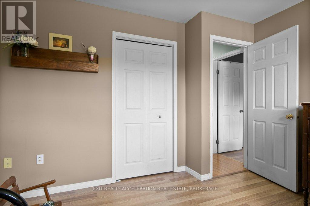 1189 LAZIER ROAD — photo 17