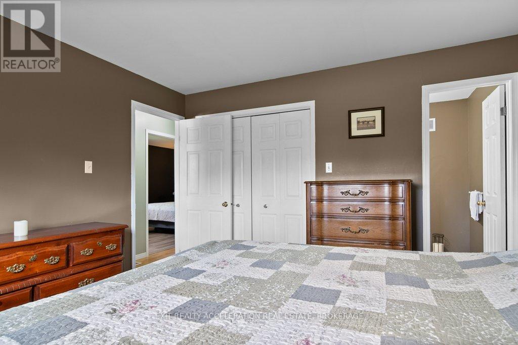 1189 LAZIER ROAD — photo 24