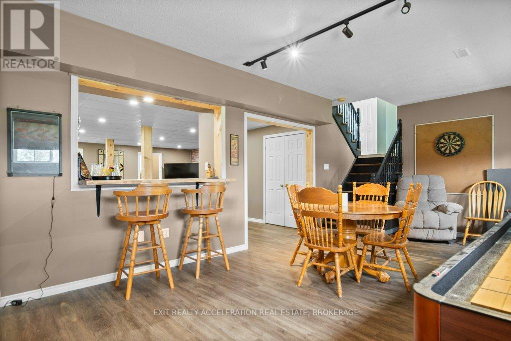 1189 LAZIER ROAD — photo 28