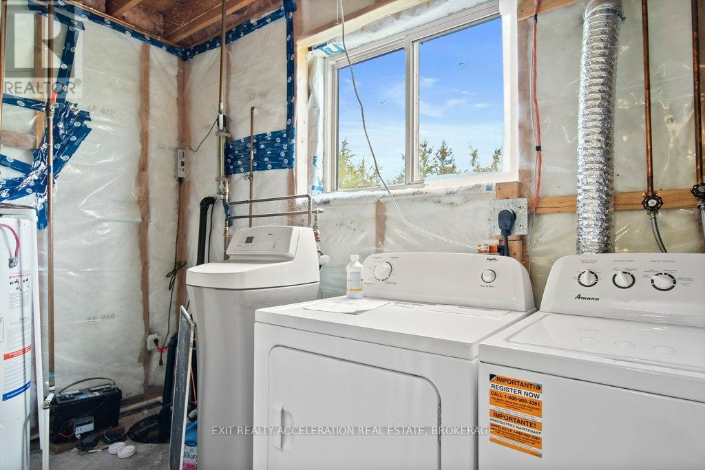 1189 LAZIER ROAD — photo 36