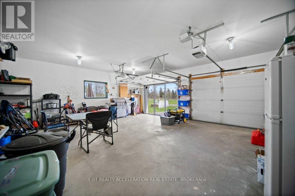 1189 LAZIER ROAD — photo 38