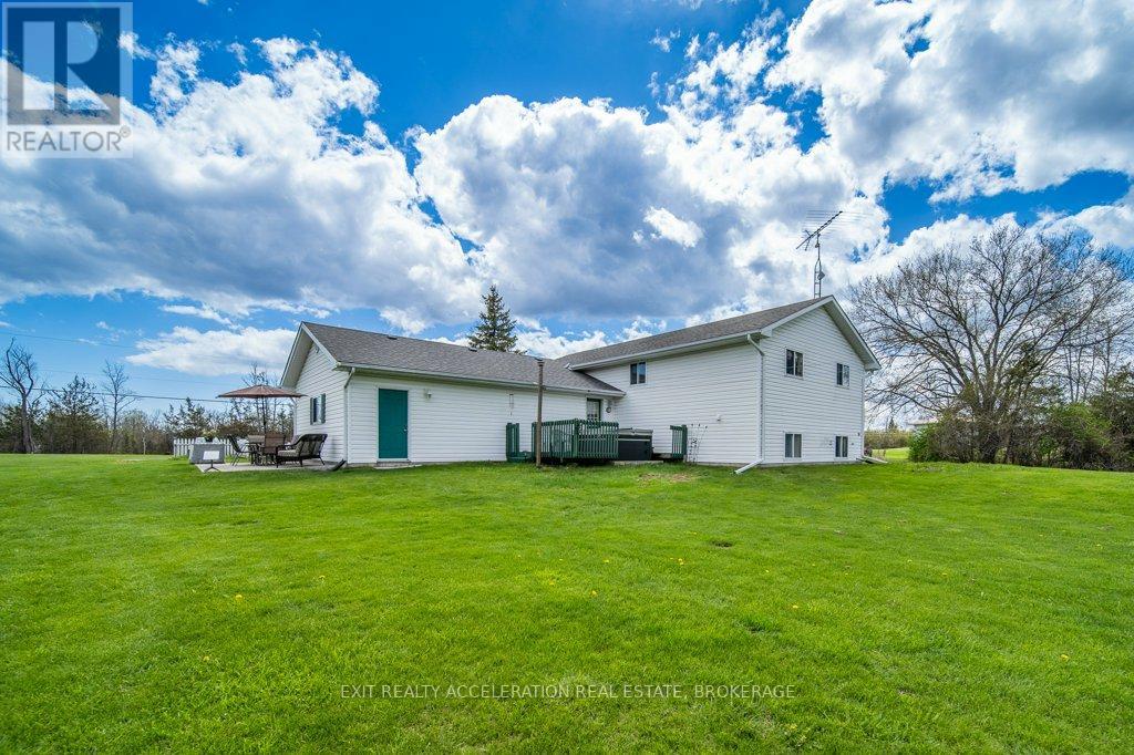 1189 LAZIER ROAD — photo 39
