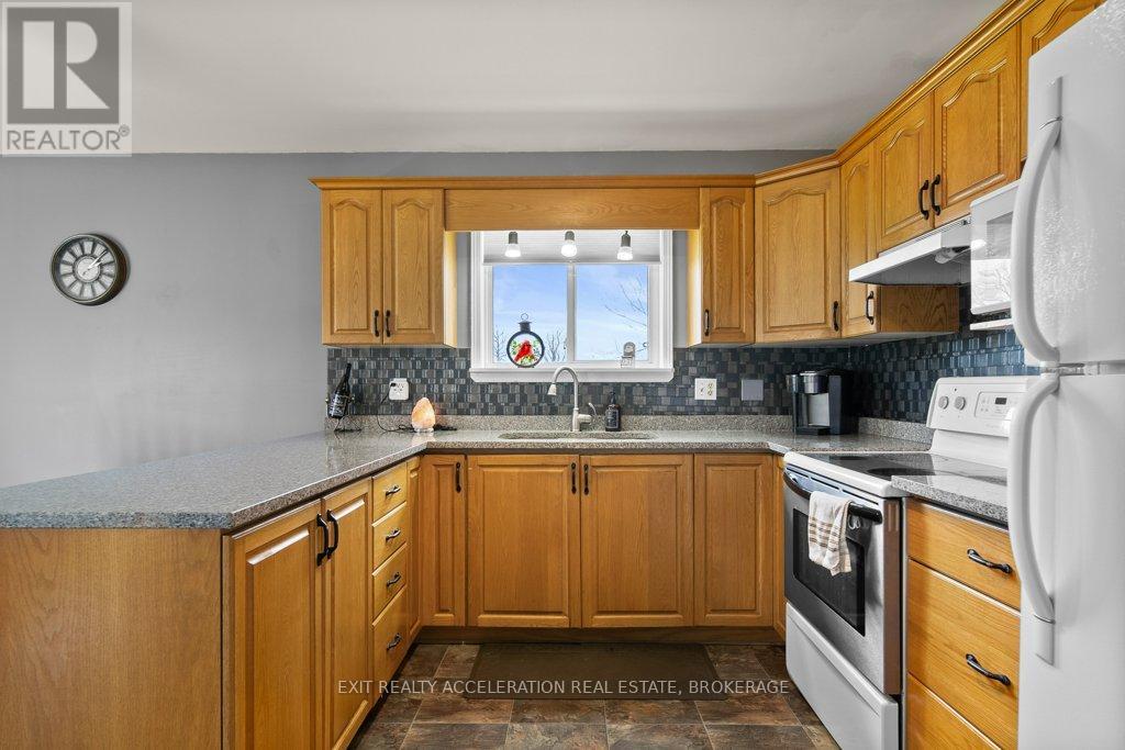 1189 LAZIER ROAD - photo 4