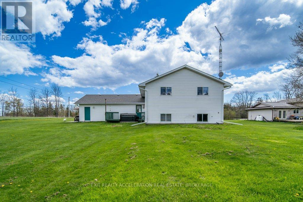 1189 LAZIER ROAD — photo 40