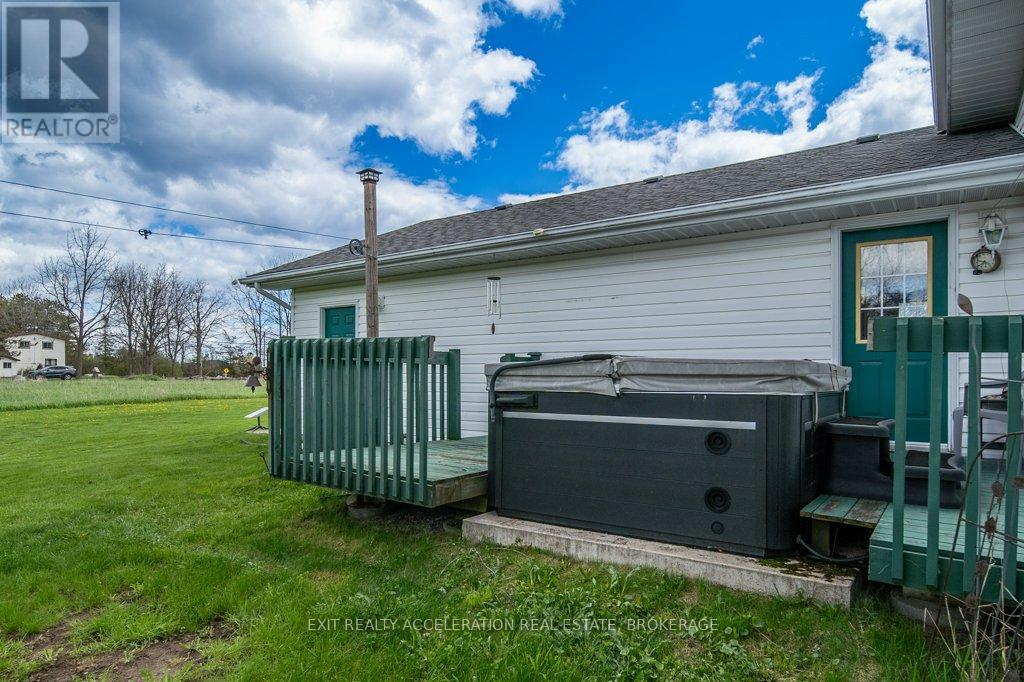 1189 LAZIER ROAD — photo 42