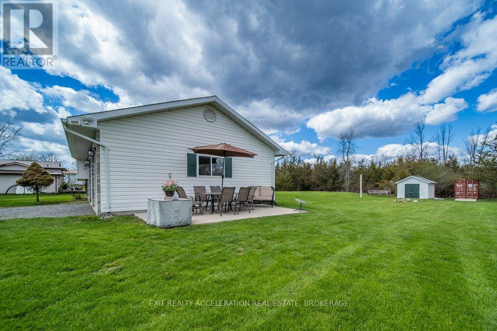 1189 LAZIER ROAD — photo 44