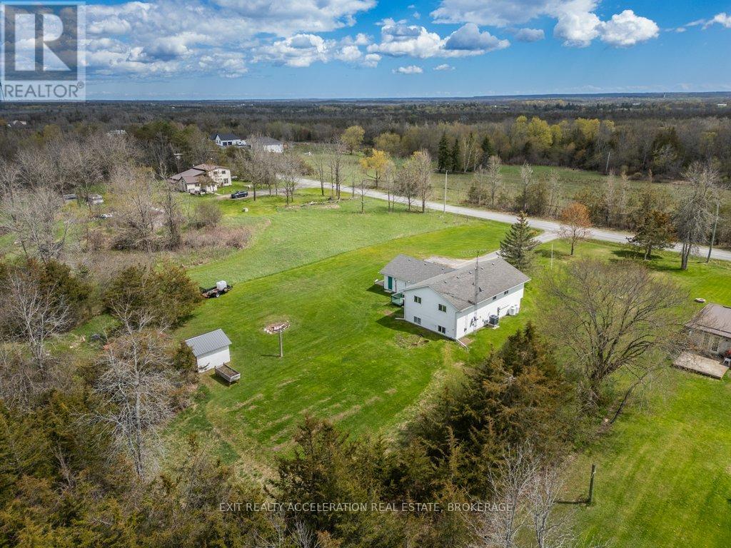 1189 LAZIER ROAD — photo 45