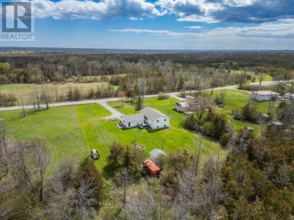 1189 LAZIER ROAD — photo 46