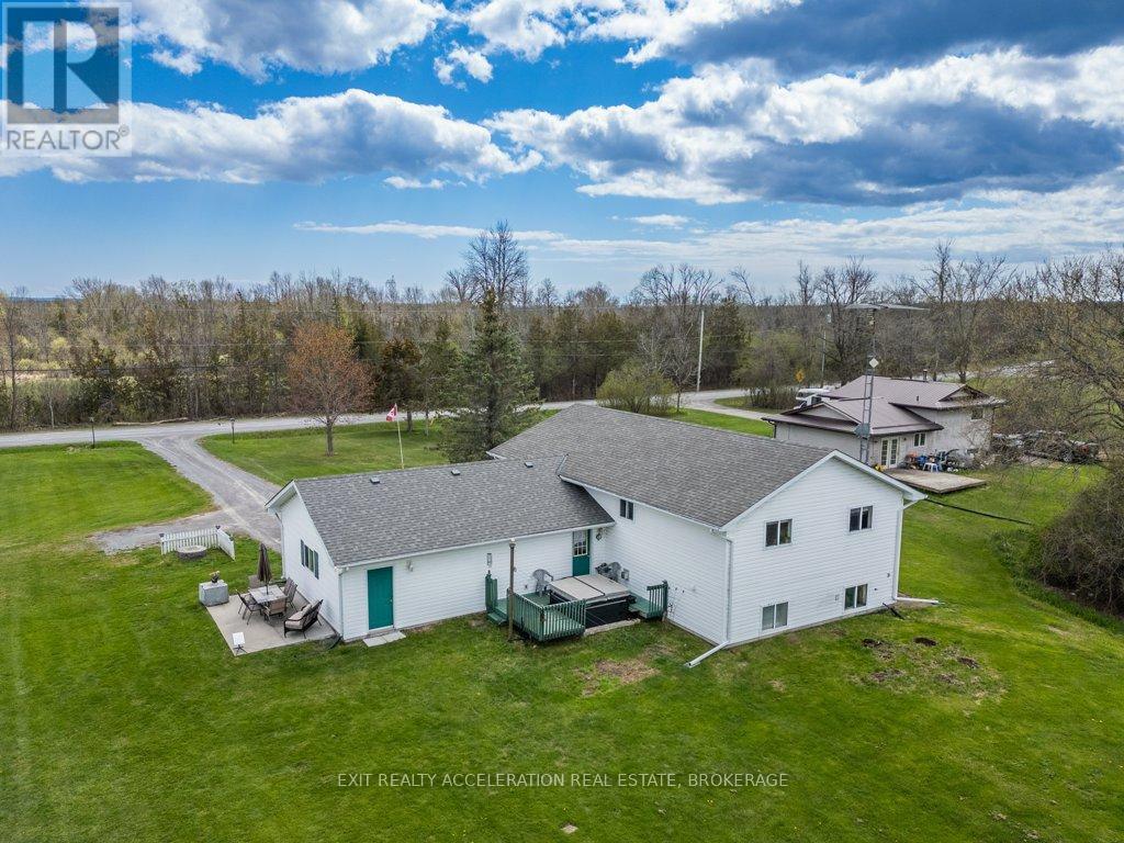 1189 LAZIER ROAD — photo 48