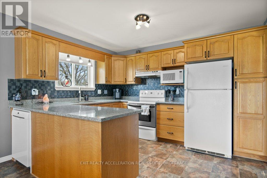 1189 LAZIER ROAD - photo 5