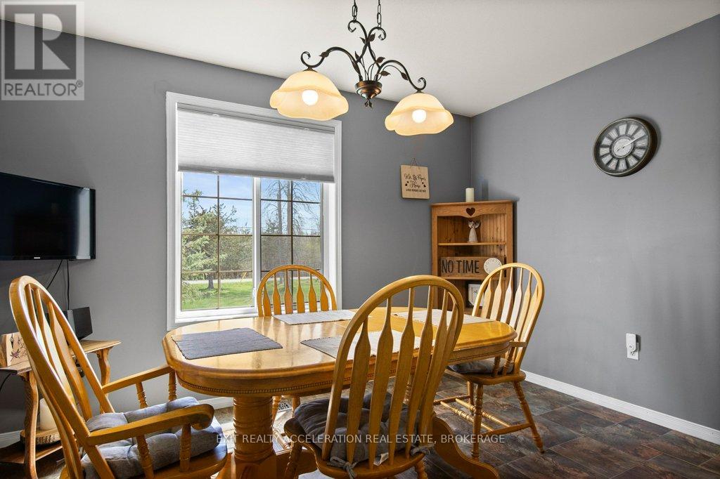 1189 LAZIER ROAD — photo 7