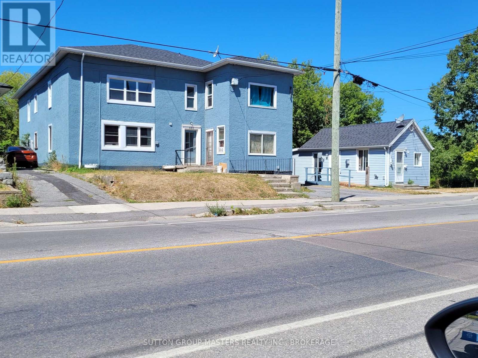 686 MONTREAL STREET - 2