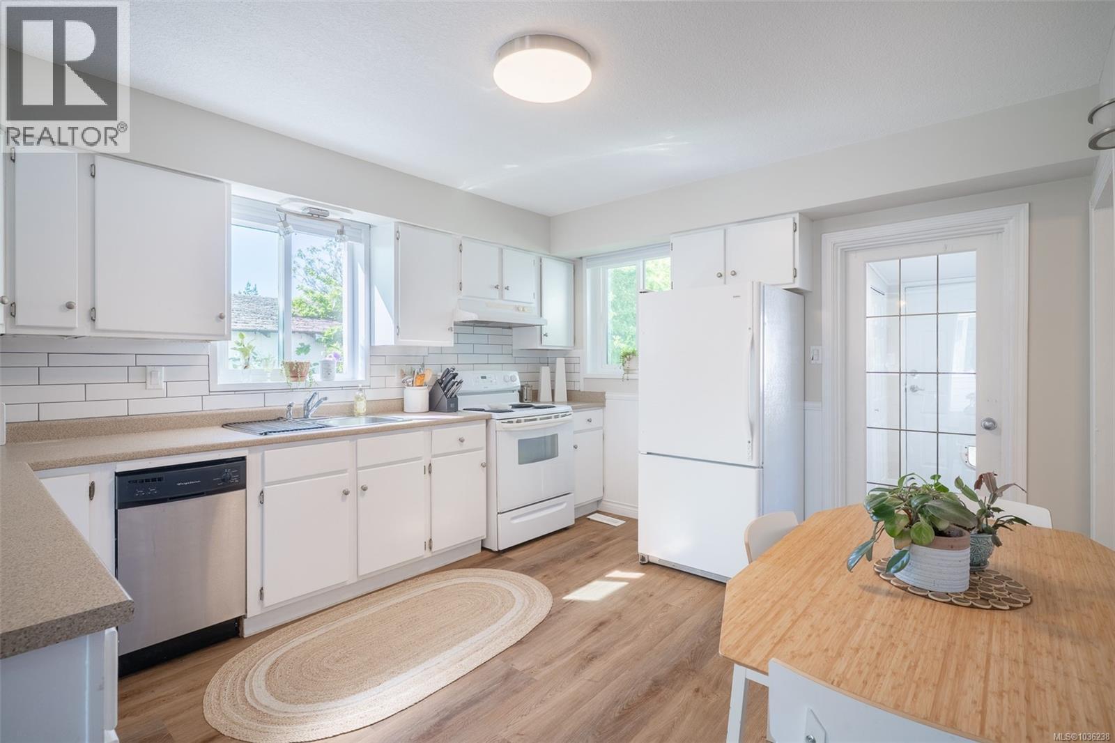 4565 Lathom Rd - Image 2