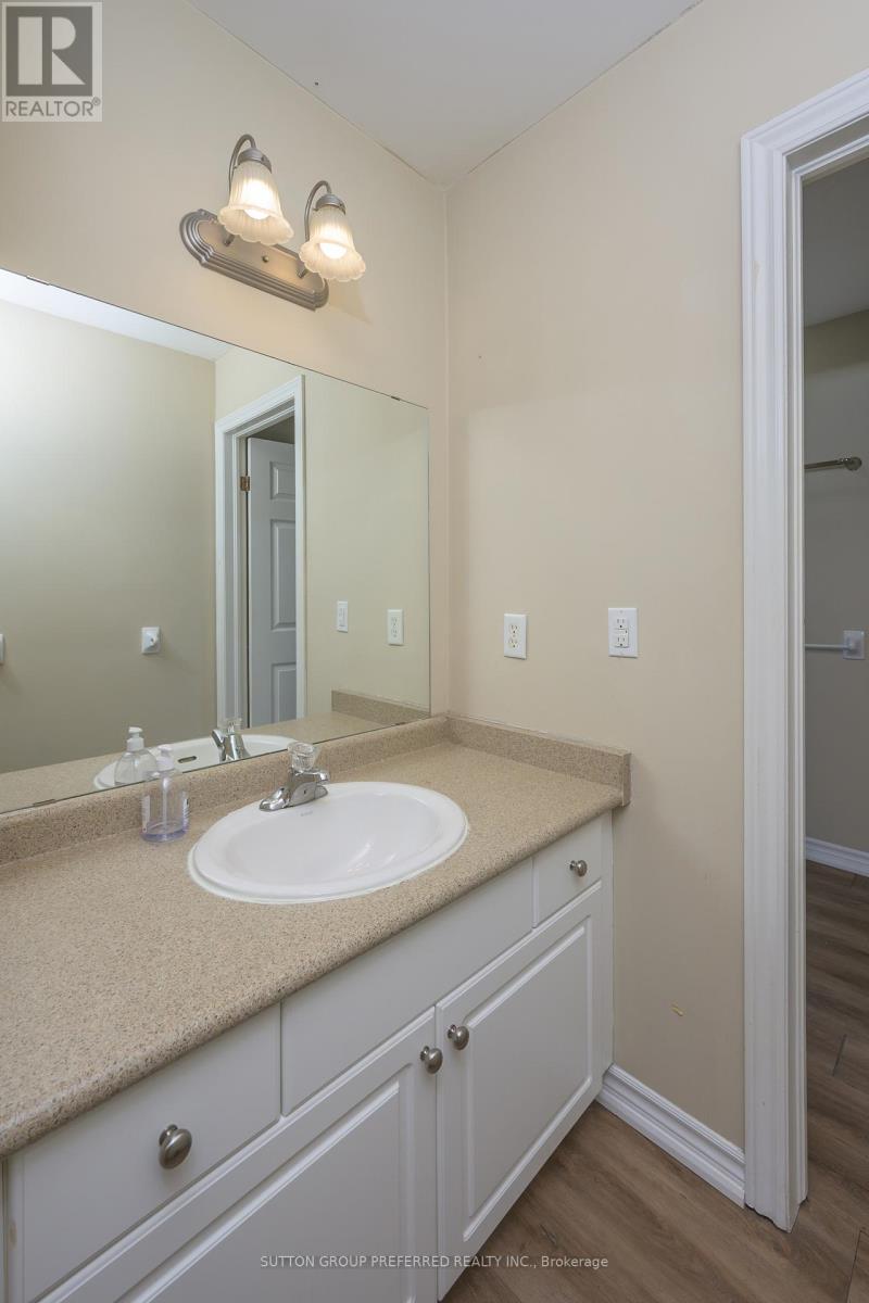 #29 600 SARNIA ROAD - 17