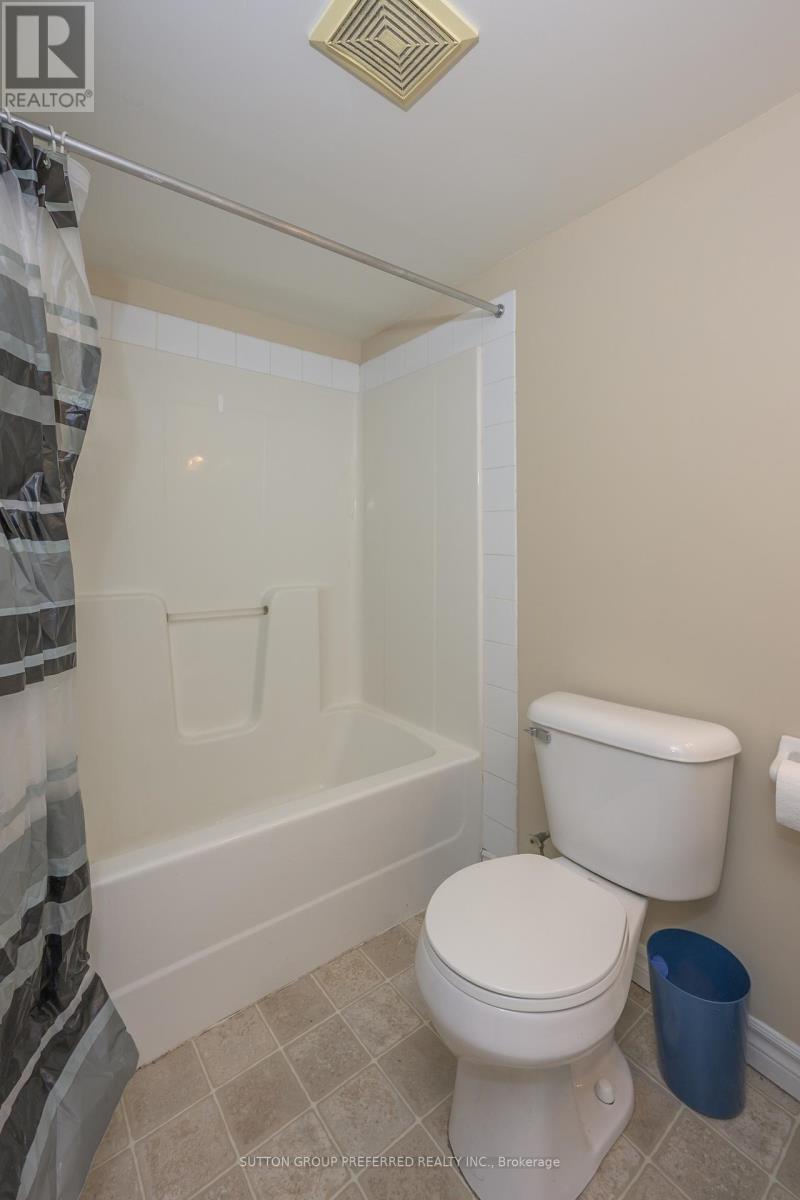 #29 600 SARNIA ROAD - 23