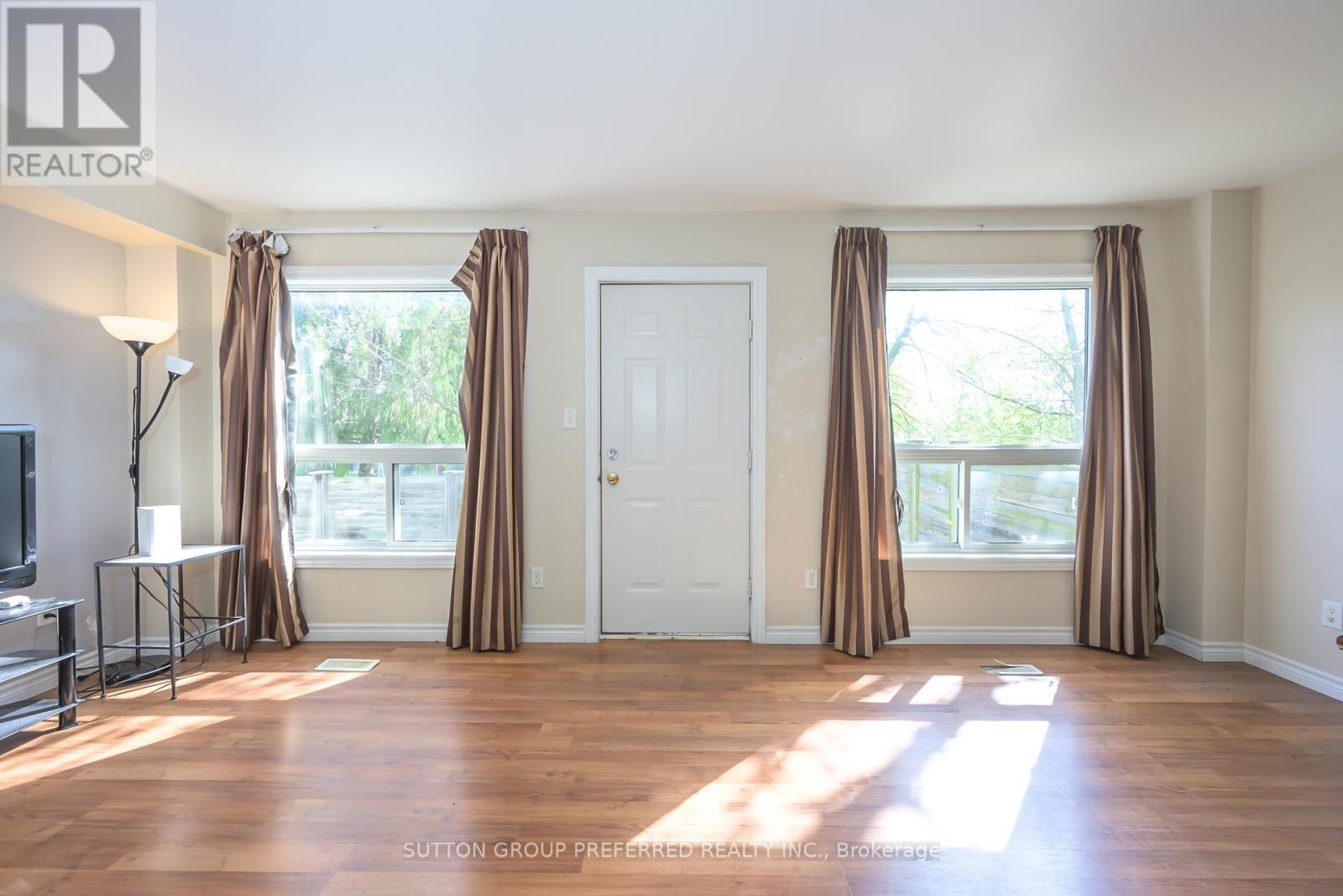 #29 600 SARNIA ROAD - 3