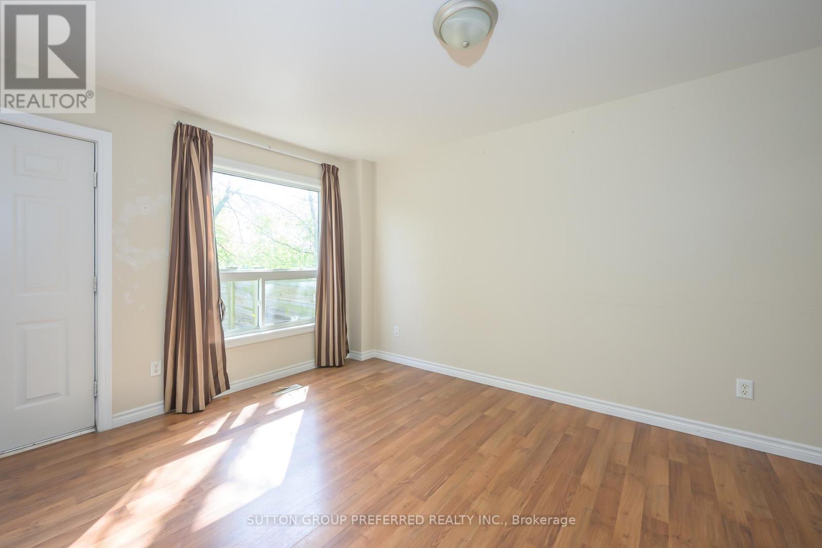 #29 600 SARNIA ROAD - 5