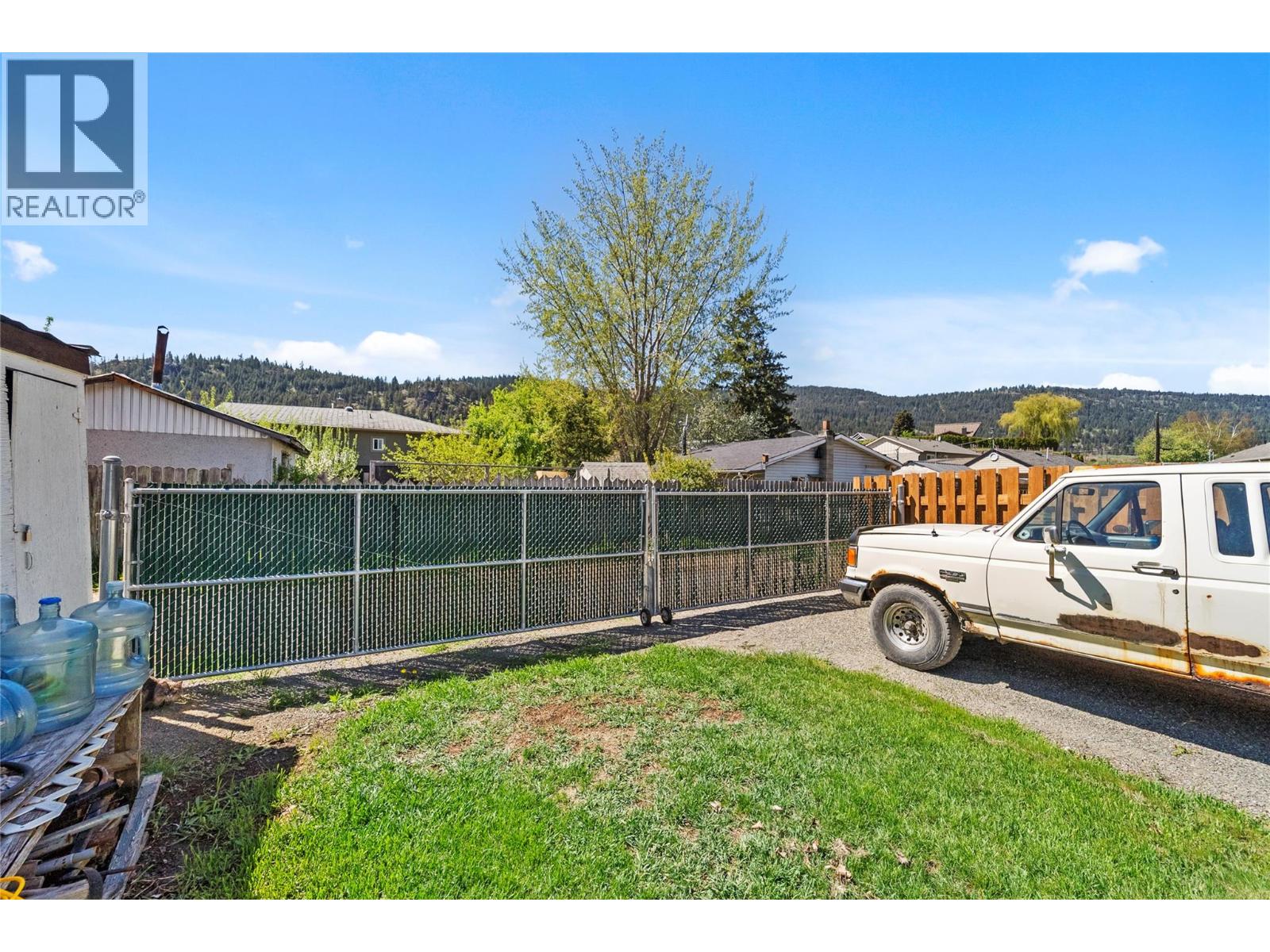 1309 Spruce Avenue - 27