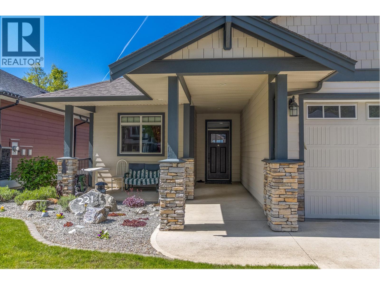  221 24 Street Northeast, Salmon Arm