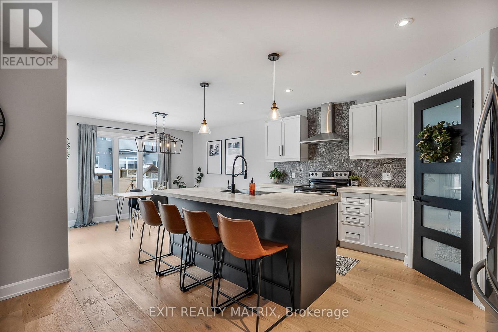 450 PROVENCE AVENUE - 8