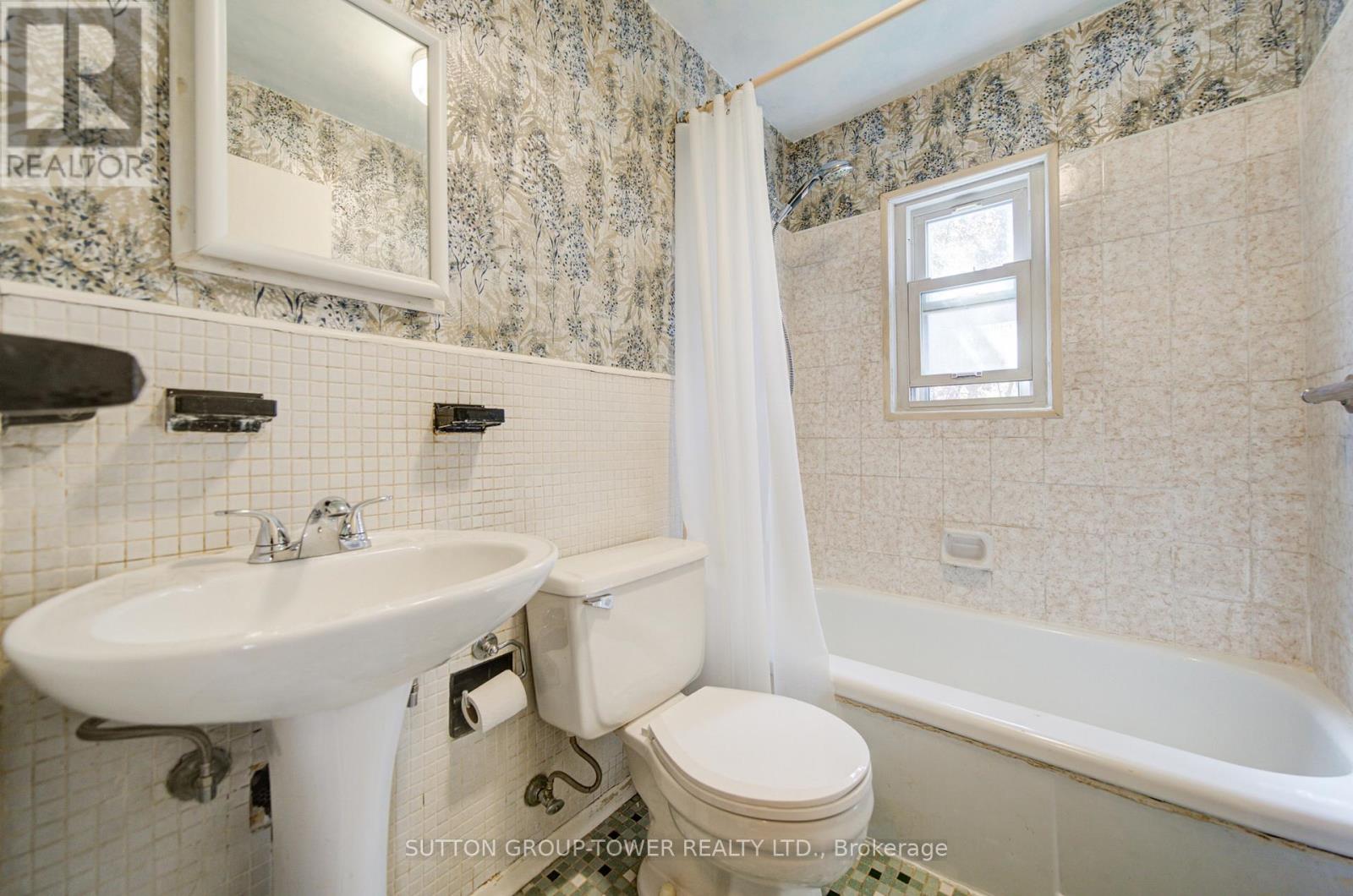 31 MELODY ROAD - 24