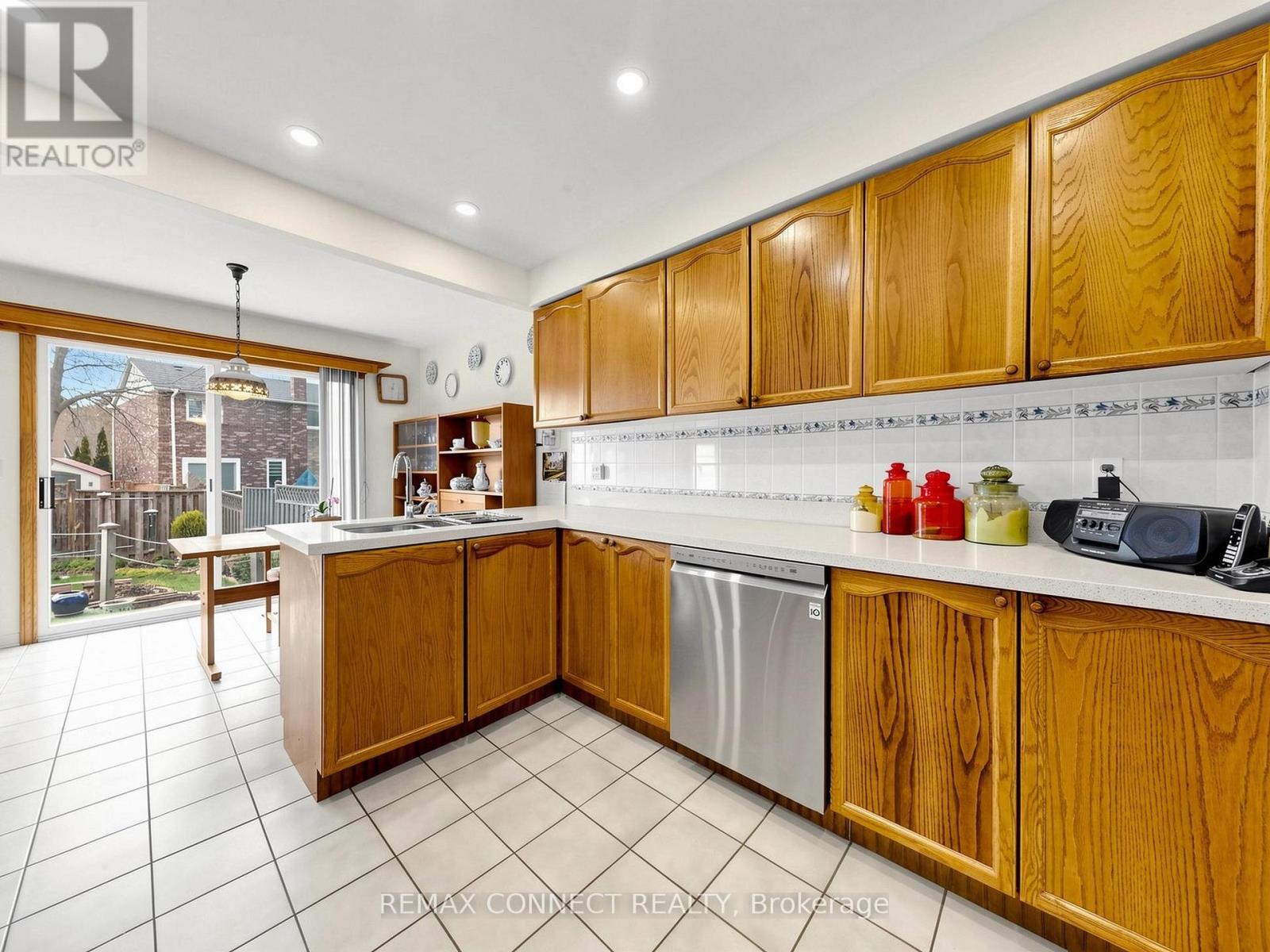 60 STARSPRAY BOULEVARD - 10