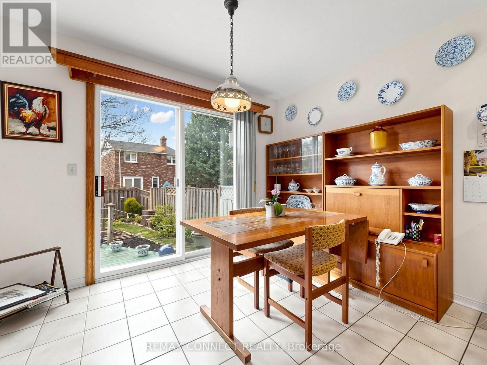 60 STARSPRAY BOULEVARD - 11