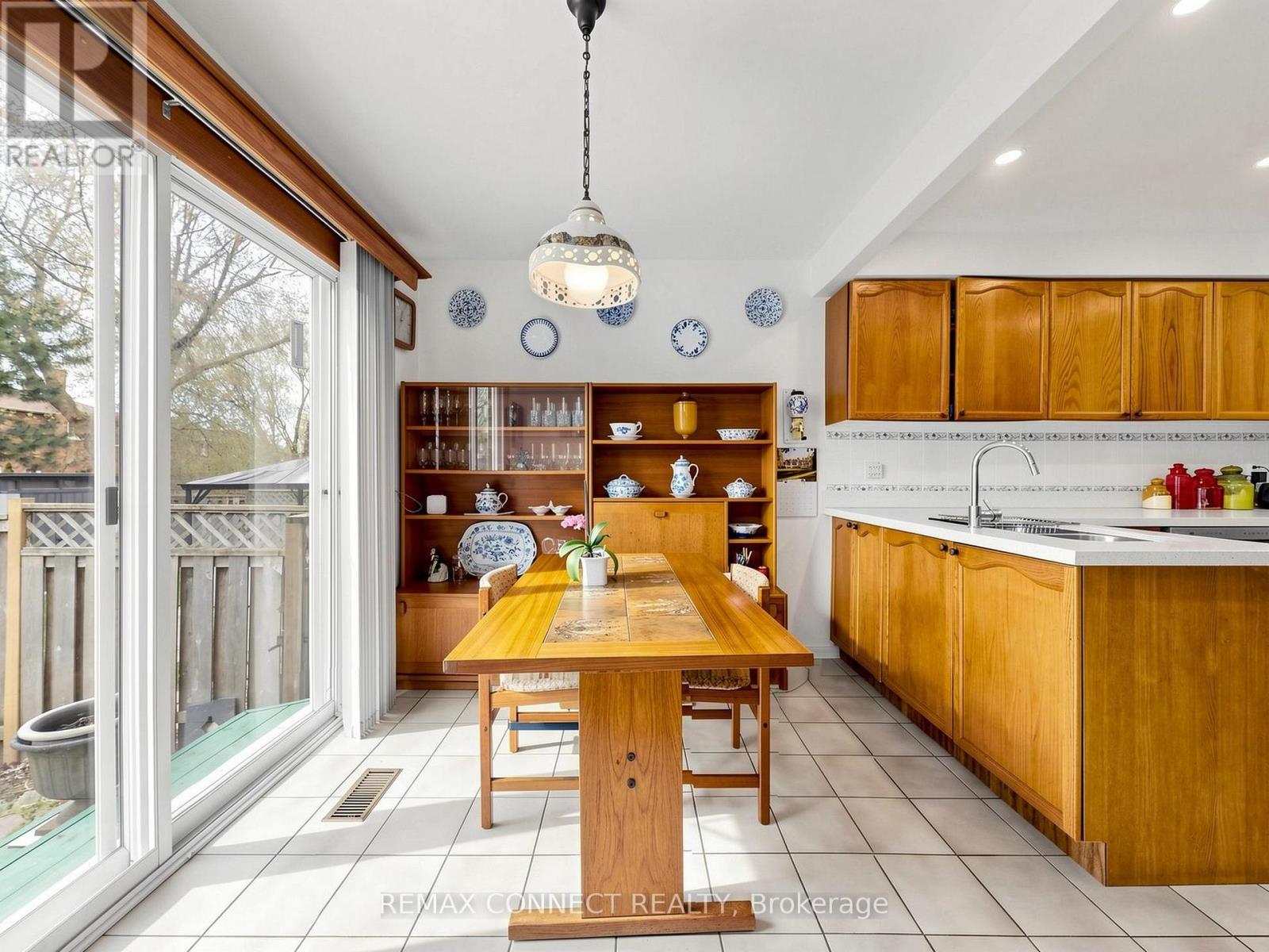 60 STARSPRAY BOULEVARD - 12