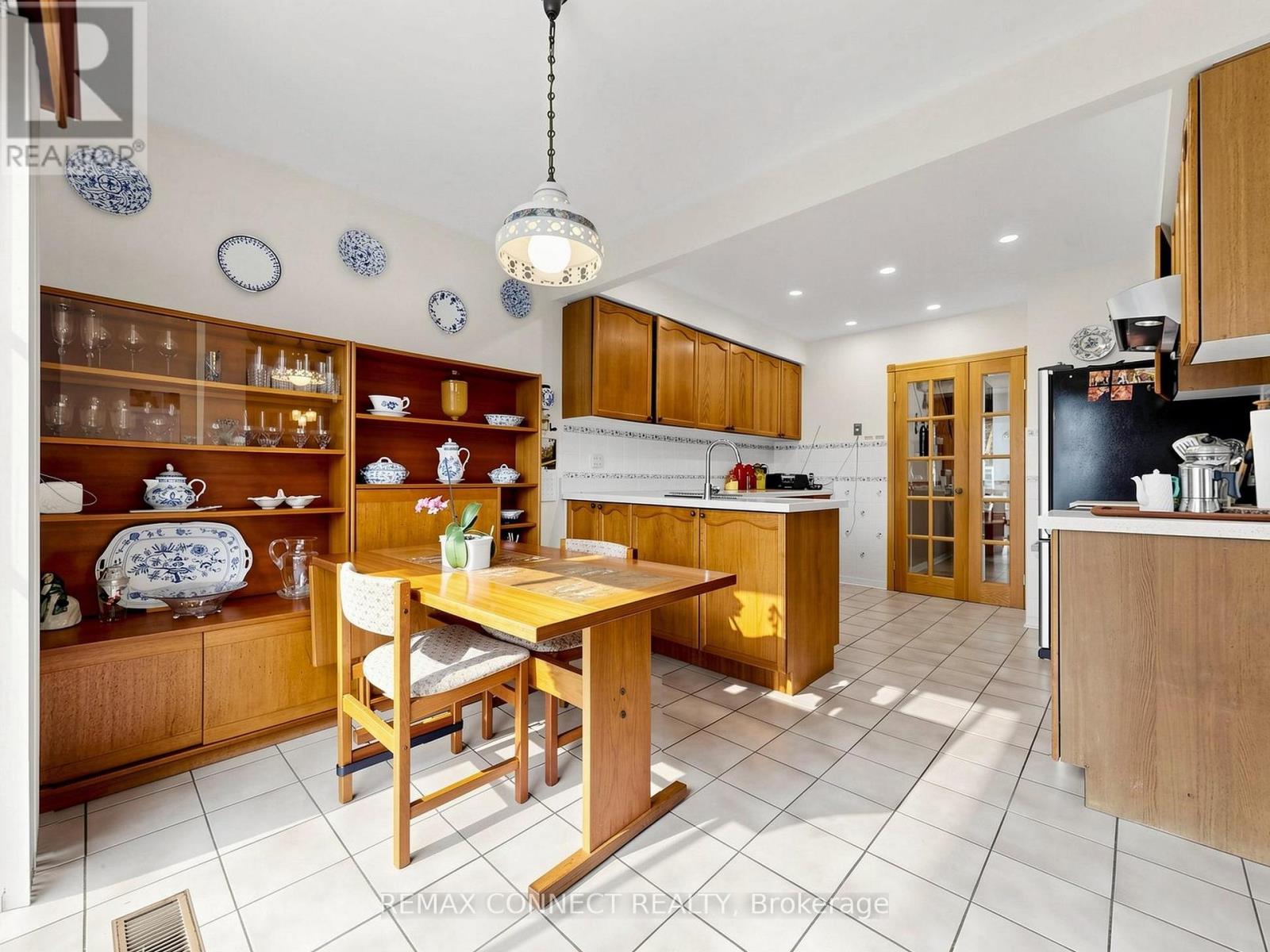 60 STARSPRAY BOULEVARD - 13