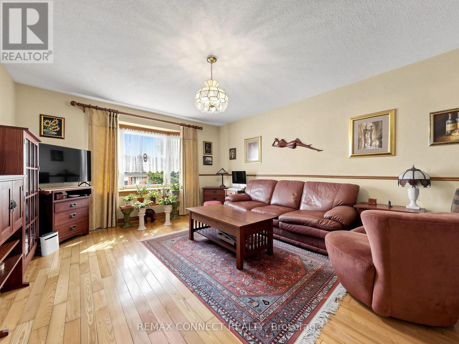 60 STARSPRAY BOULEVARD - 16