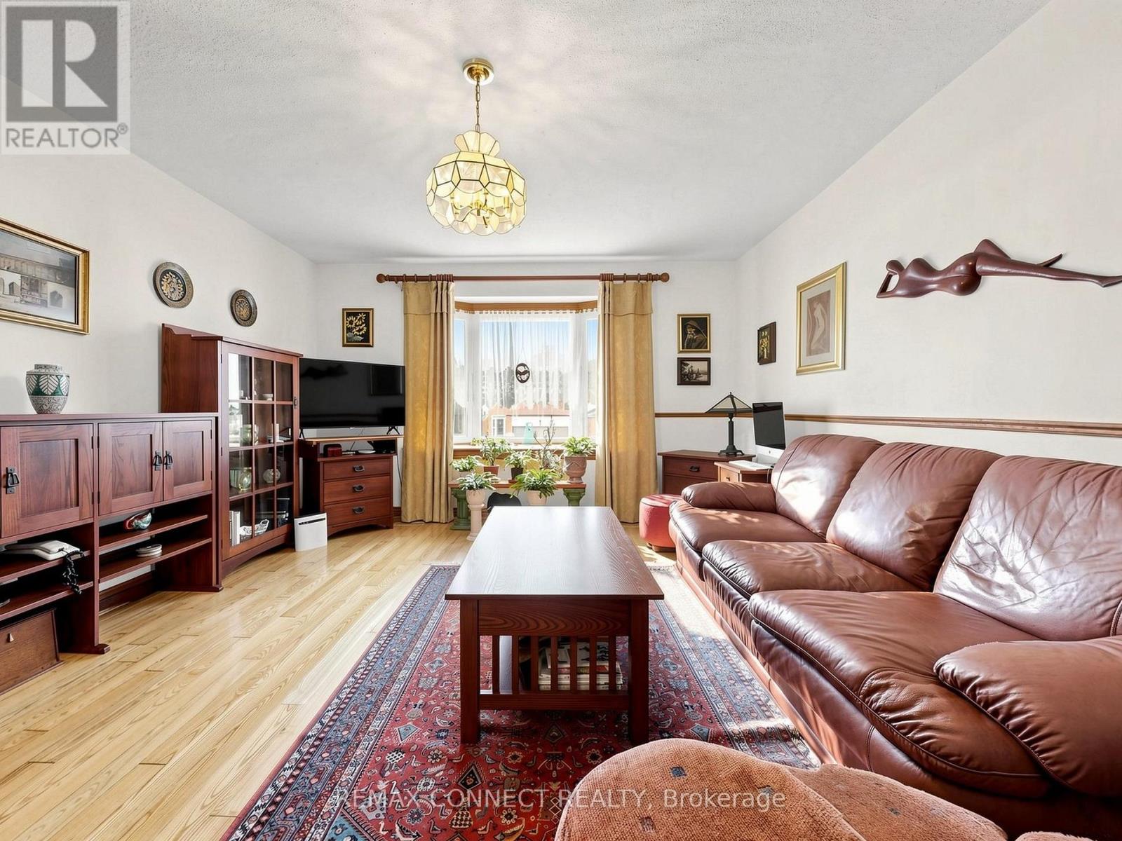 60 STARSPRAY BOULEVARD - 17