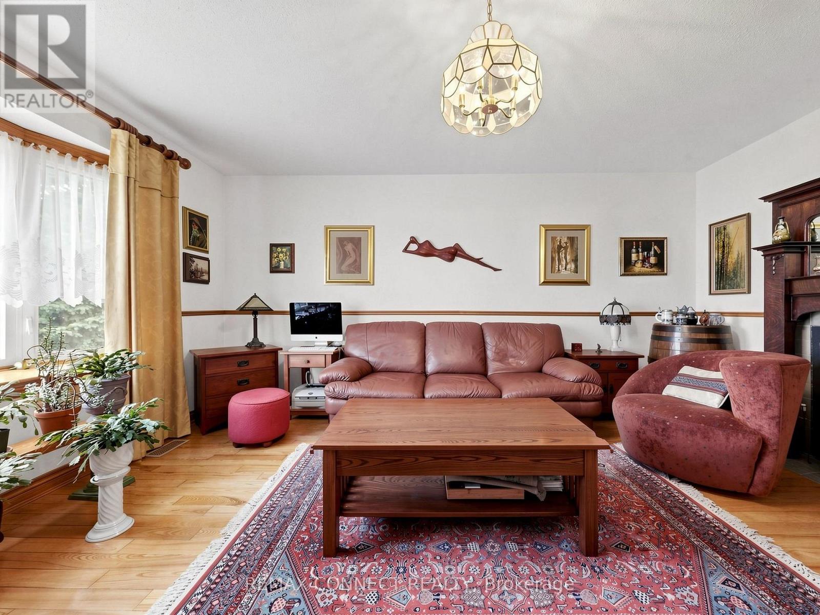 60 STARSPRAY BOULEVARD - 18