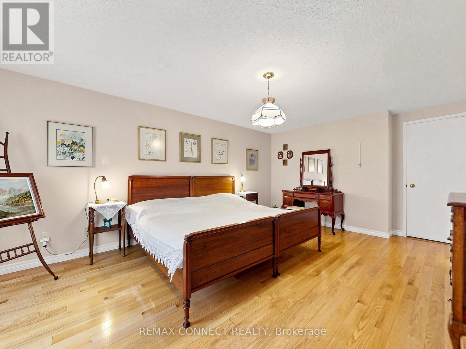 60 STARSPRAY BOULEVARD - 21