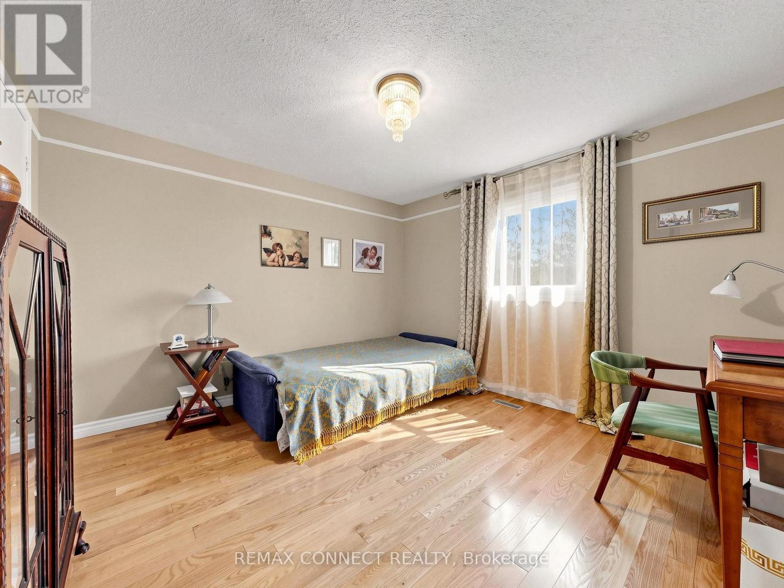 60 STARSPRAY BOULEVARD - 24