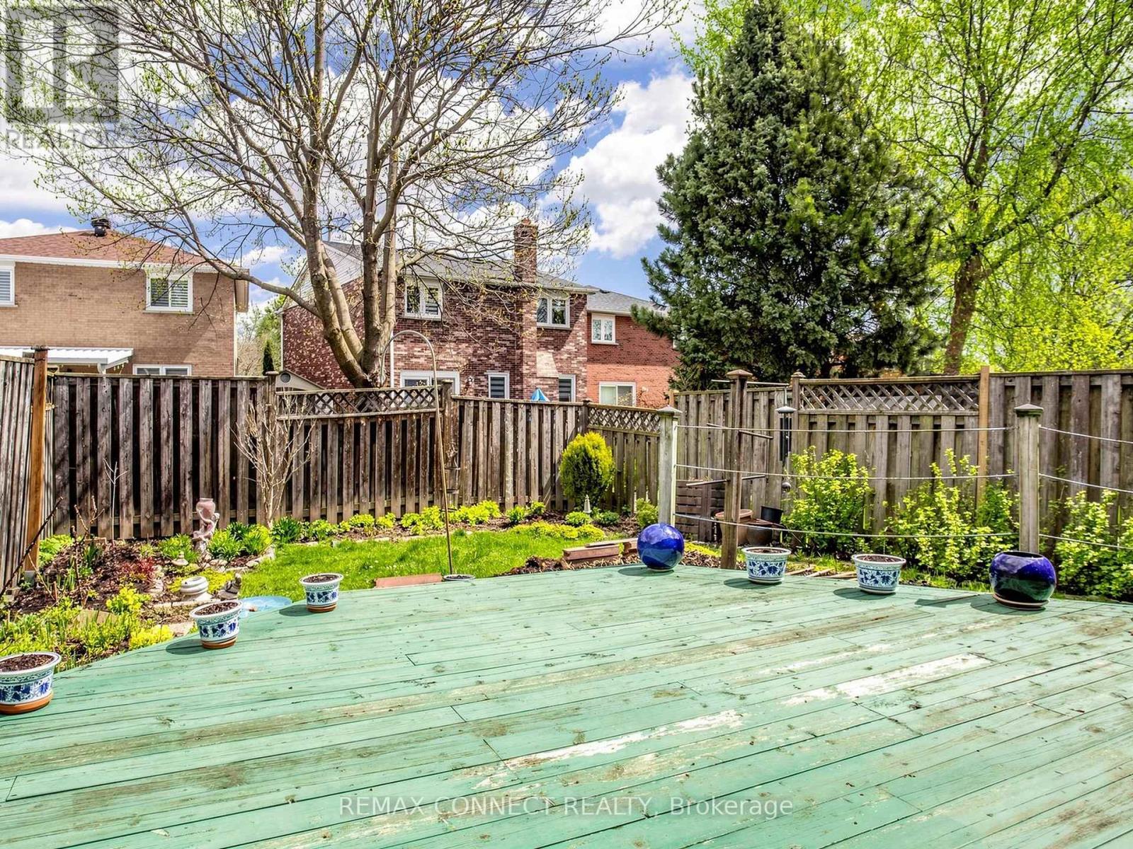 60 STARSPRAY BOULEVARD - 31