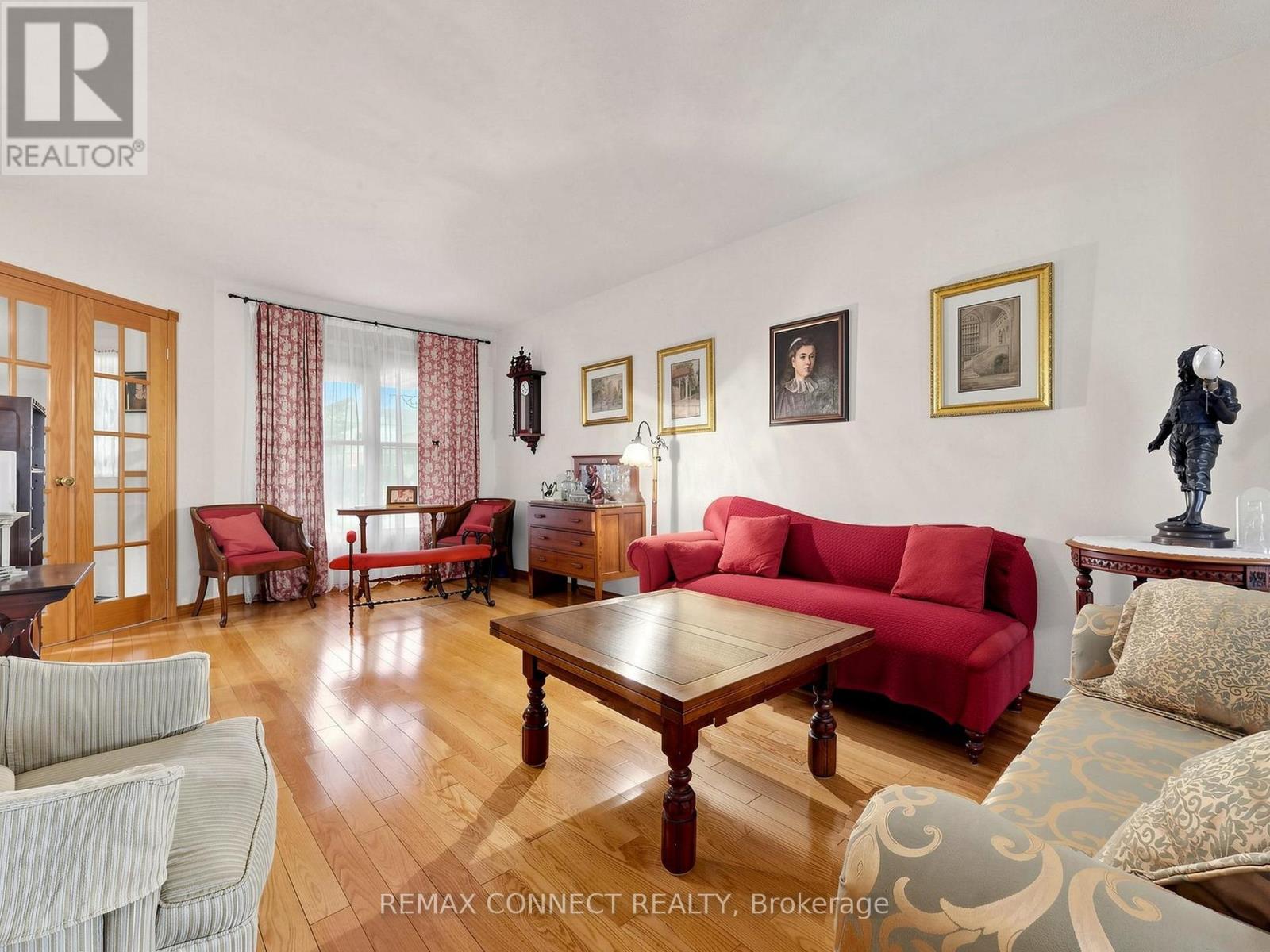 60 STARSPRAY BOULEVARD - 4
