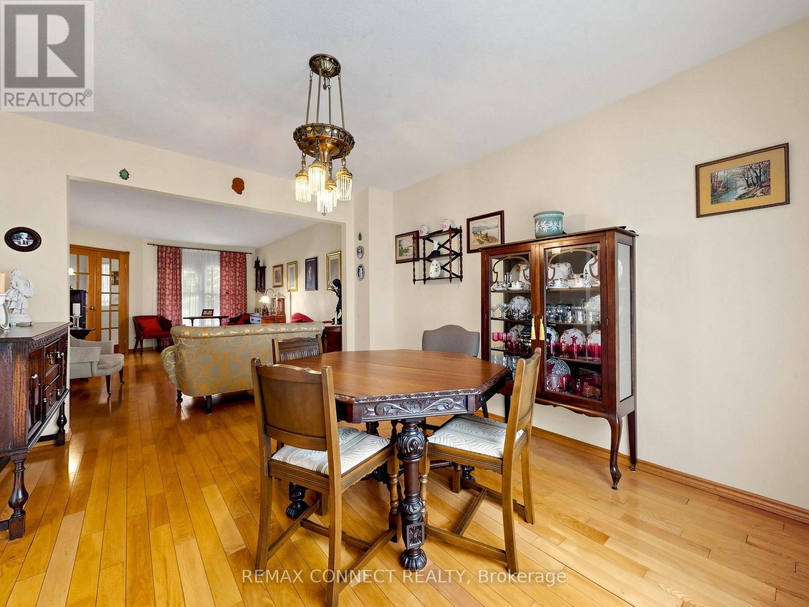60 STARSPRAY BOULEVARD - 8