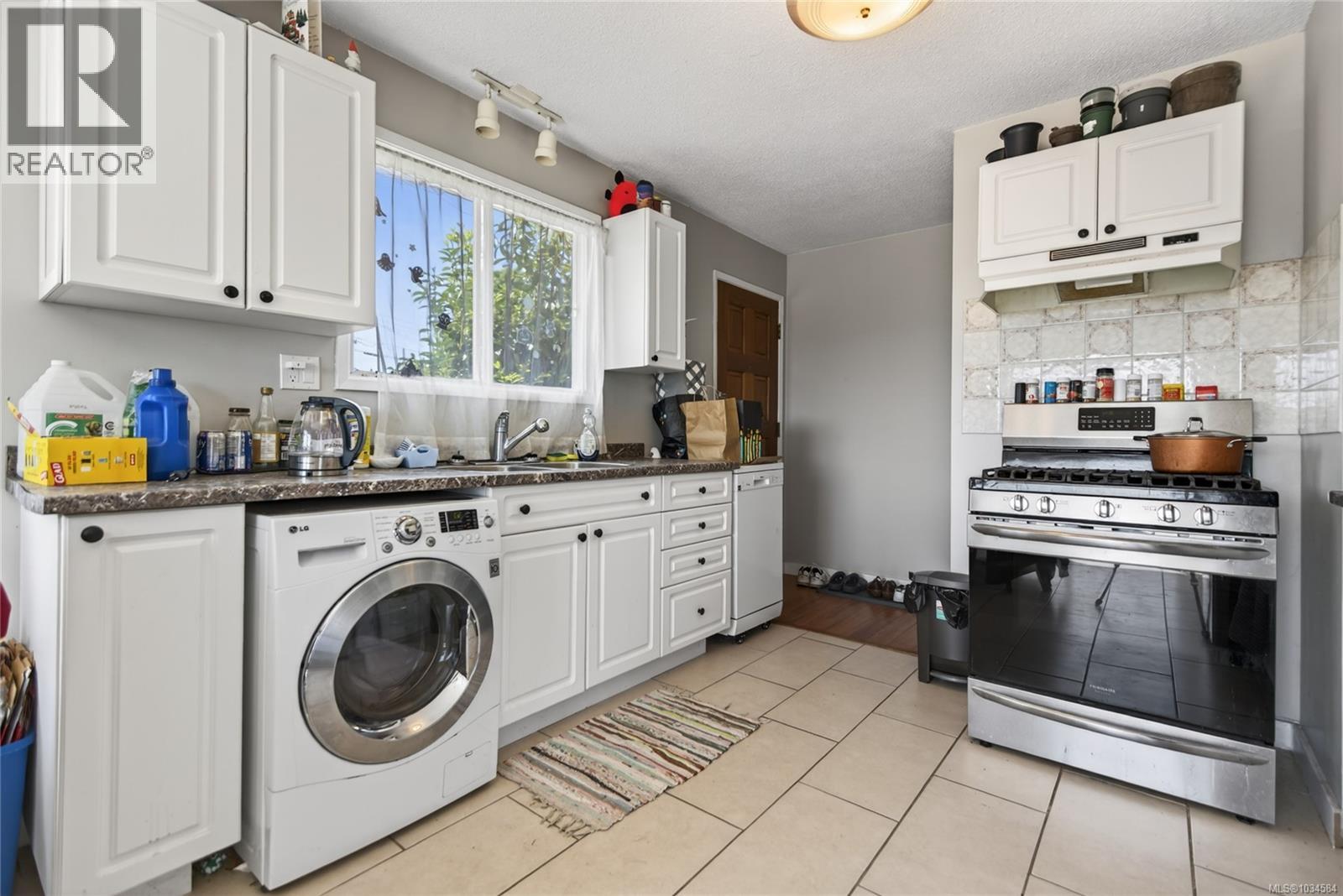 1820 Treelane Rd - 8
