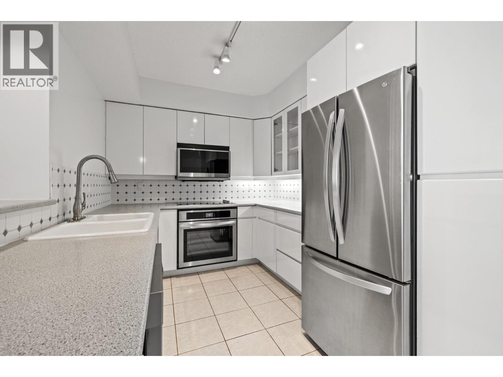 #706 1152 Sunset Drive - 13