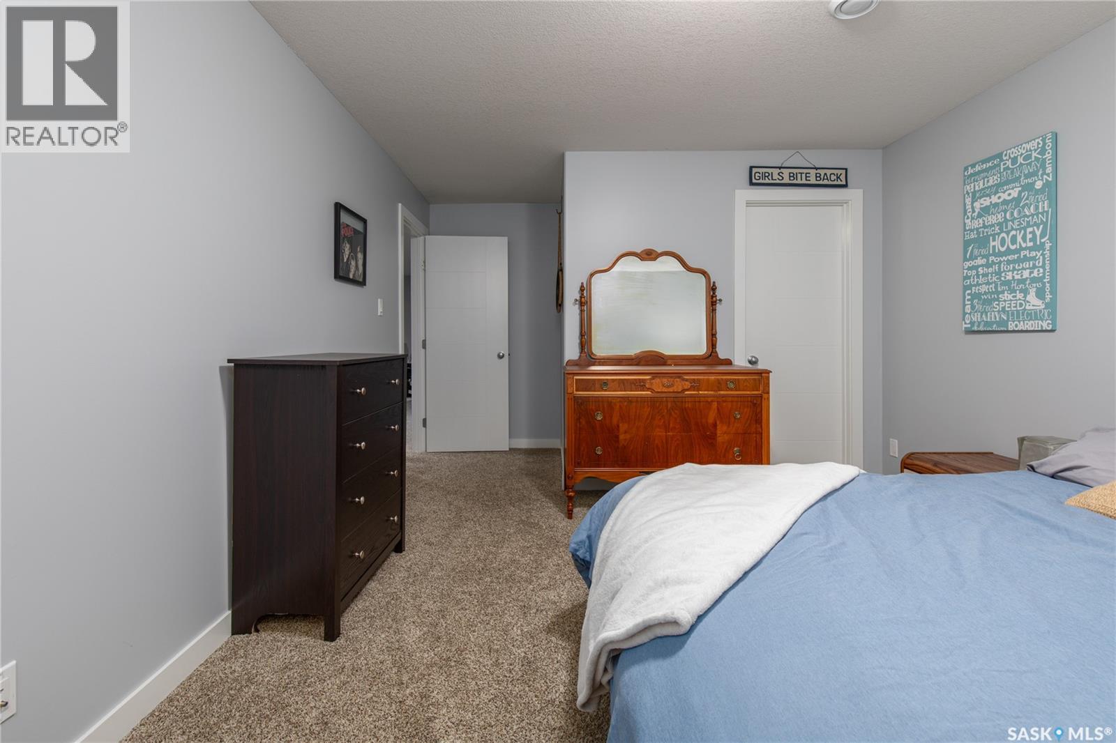 212 Iron Bridge DRIVE - 43