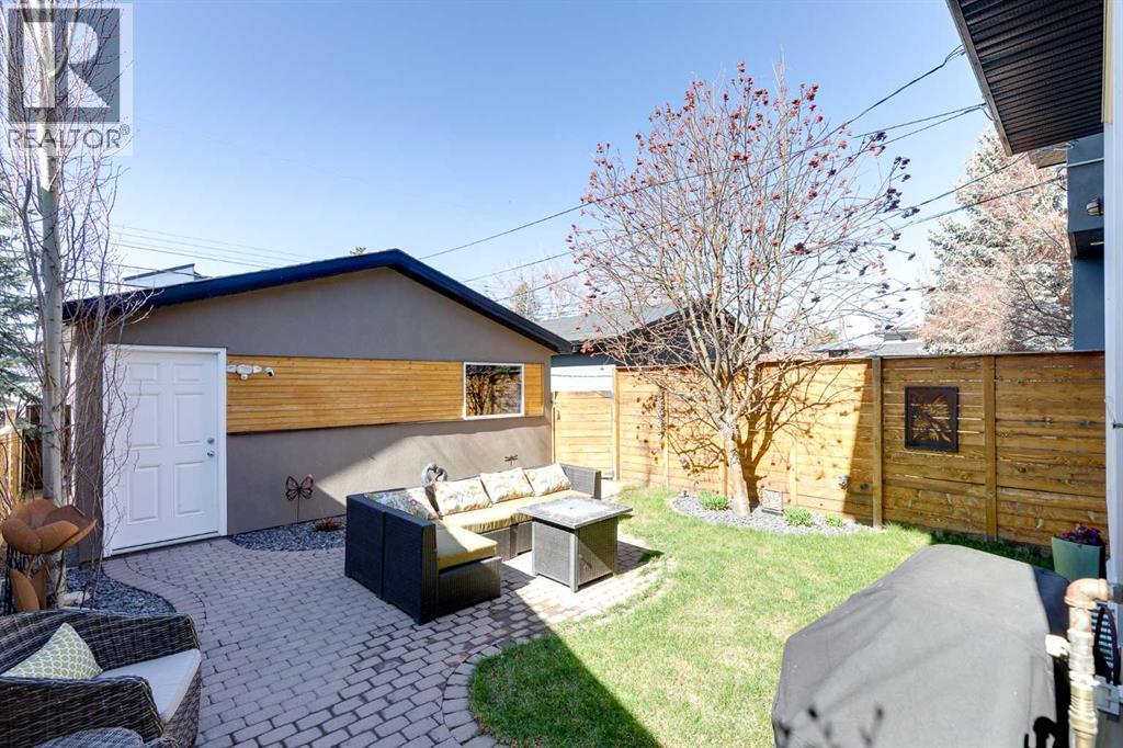 2729 Cochrane Road NW - 37