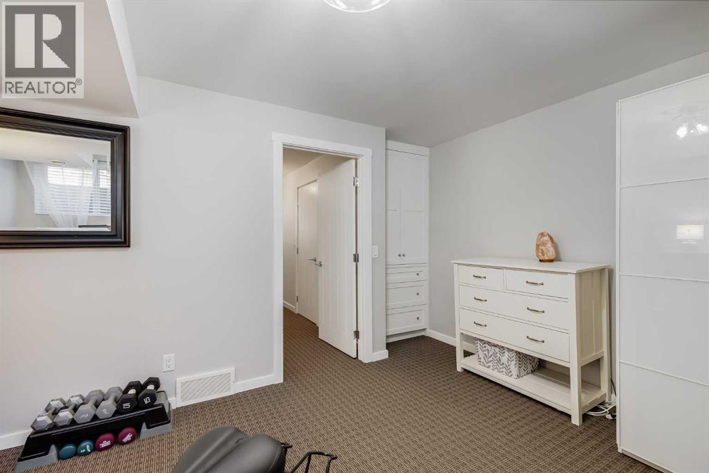 2729 Cochrane Road NW - 36