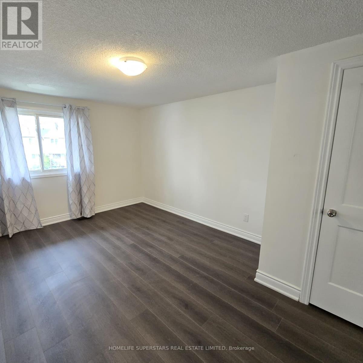 6 GROVE PARK SQUARE - 14