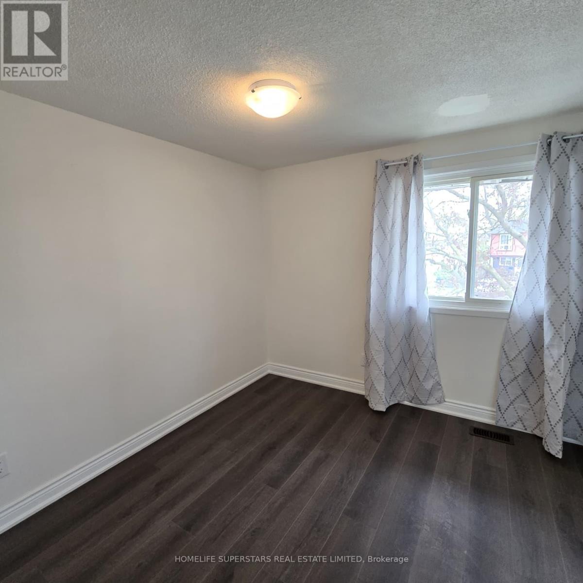 6 GROVE PARK SQUARE - 19