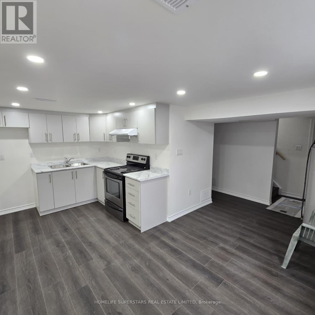 6 GROVE PARK SQUARE - 22
